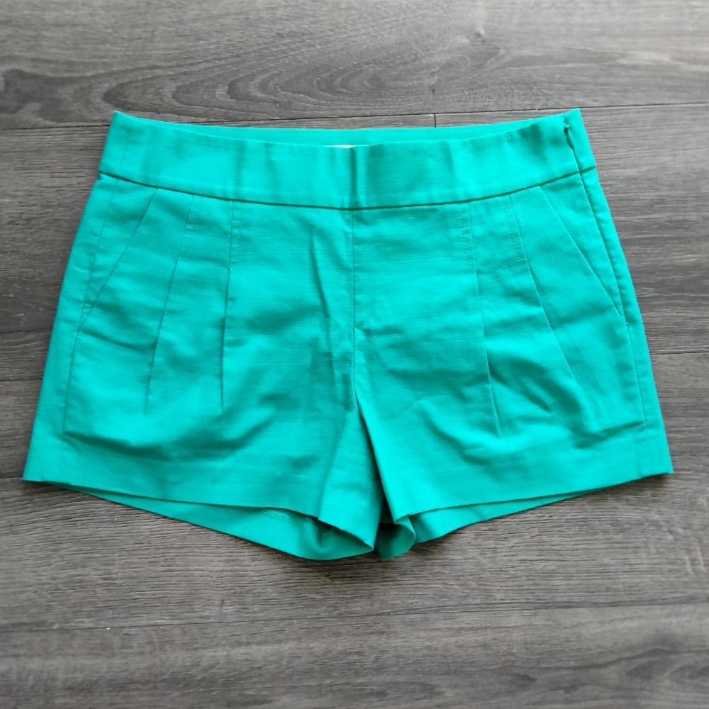 J Crew Shorts Green Women's Size 2 Front Pleats Side Zip Front & Back Pockets
